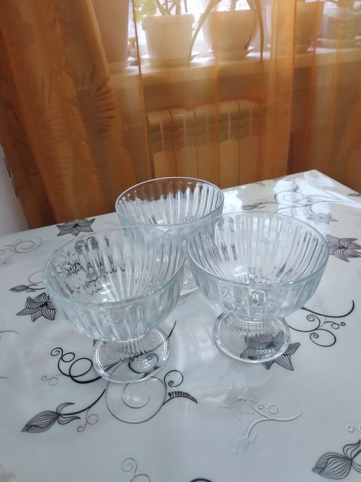 Вазочки стеклянные.