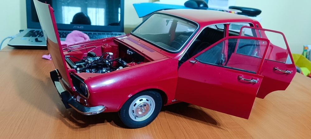 Machetă Dacia 1300 , scara 1:8 (DeAgostini)