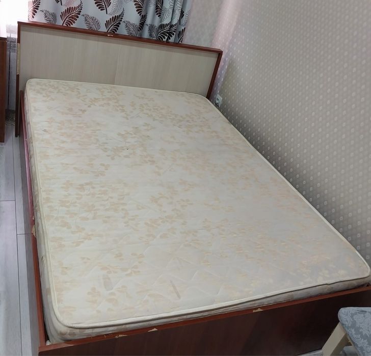 Продам спальный гарнитур
