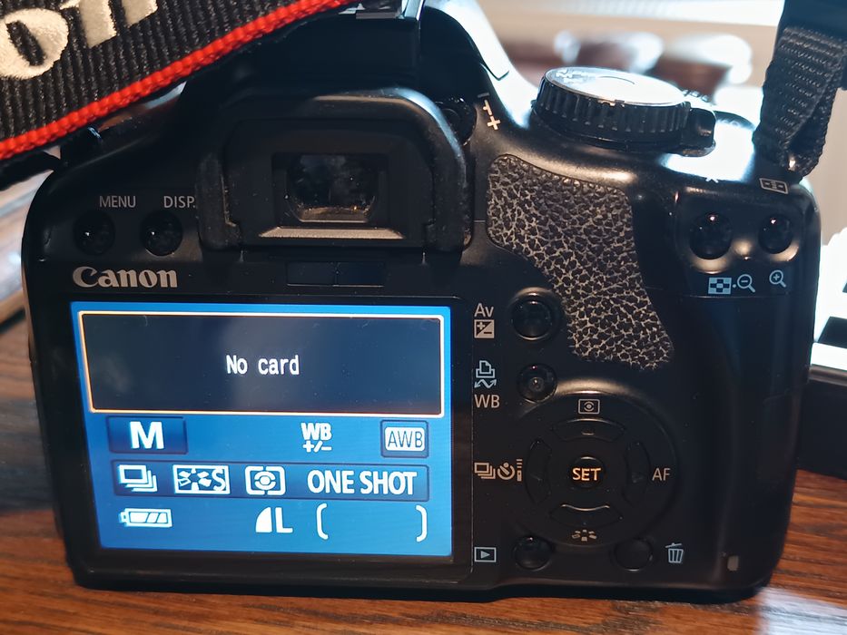 Canon 450D + китов обектив Canon Ef-S 18-55 IS