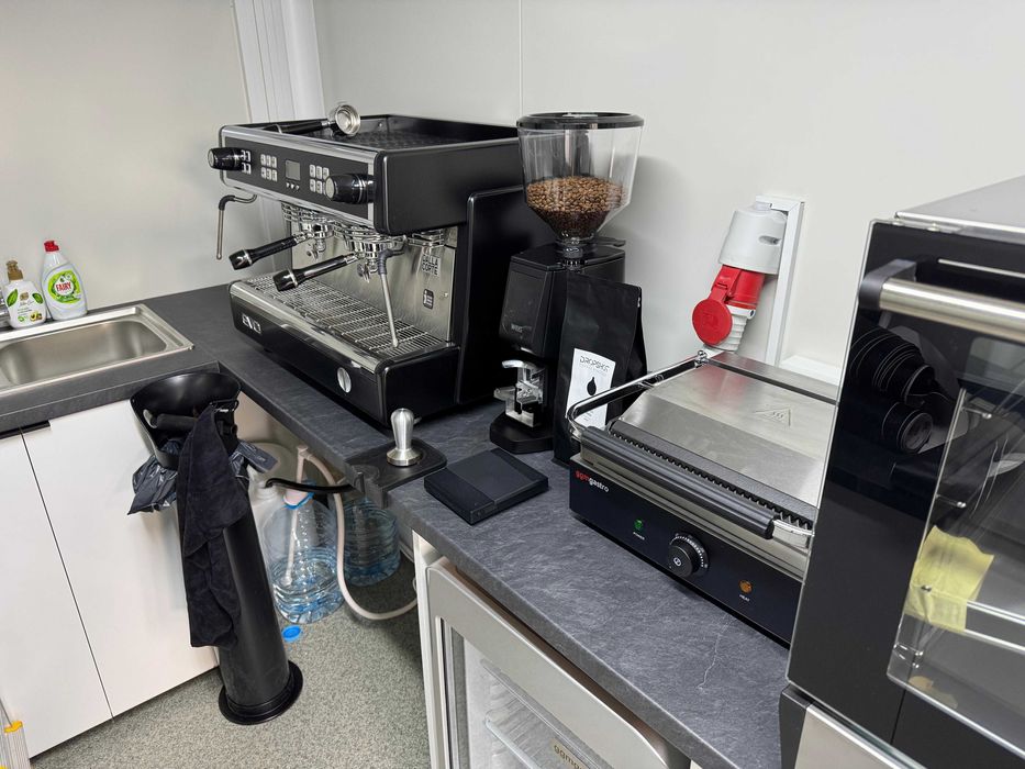 Vand shaormerie si cafenea de specialitate in zone cu vad pietonal foarte mare