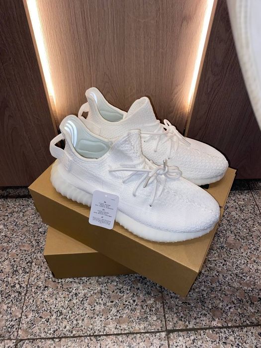 Yeezy boost 350v2 cream white