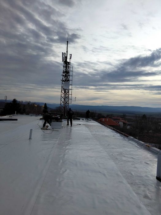 Дава се под наем Офис в Шумен, Център - 507 кв.м за 76500 € - Снимка #2