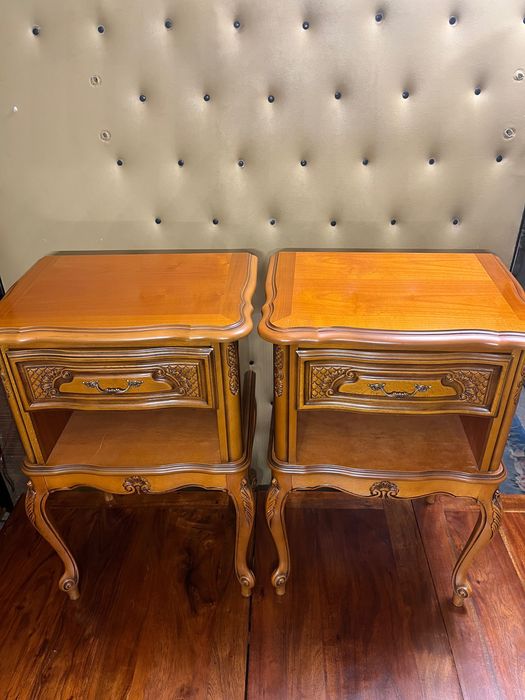 Старинни нощни шкафчета