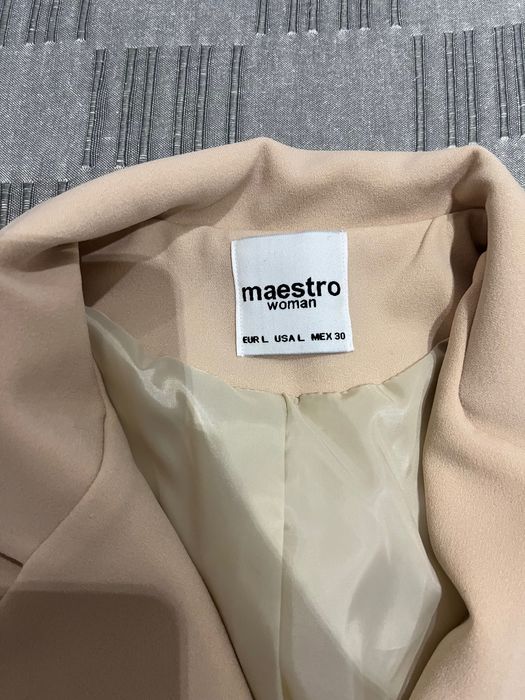 Дамски бежов елек