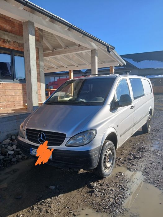 Mașina Mercedes vito