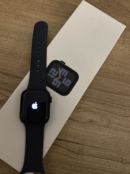 Смарт часы Apple Watch SE