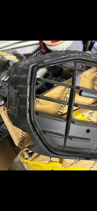 Audi Q8 предна маска (решетка) ОЕ