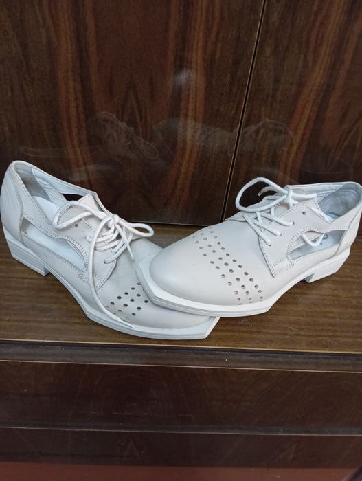 Кожаные бежевые туфли