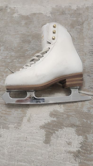 Фигурные коньки Jackson