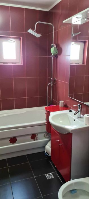 Inchiriez apartament