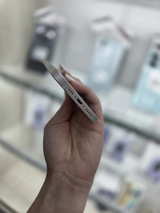 Humor GSM oferă spre vânzare / iPhone 12 / 128 GB / White / Baterie 100% / Garanție/ Rate