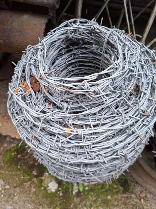 Materiale construcții din demolări, uși, ferestre, porți, sarma ghimpata și mașină de spălat,