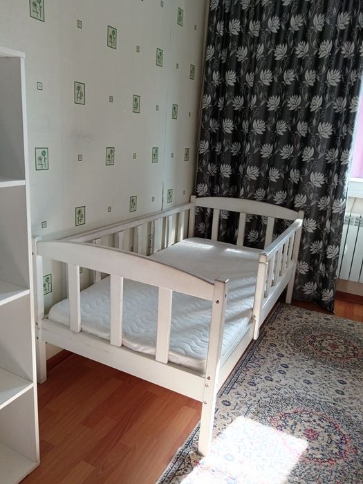 Кровать с матрасом