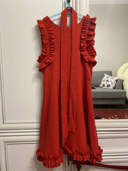 Красное платье