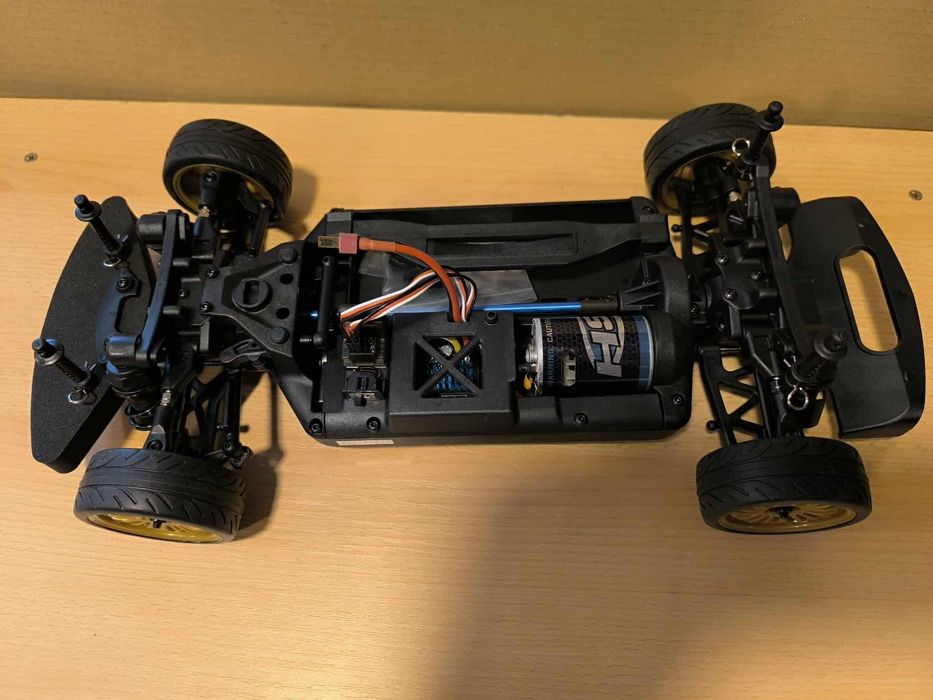 Automodel RTR GT 2.4 GHz 4x4 On-road include baterie (Hpi, Traxxas)
