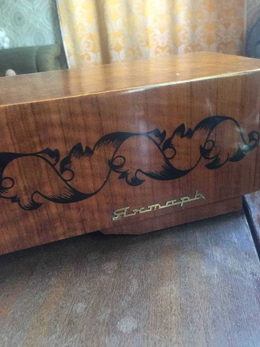 механические мебельные часы "Янтарь" 70-х годов с боем