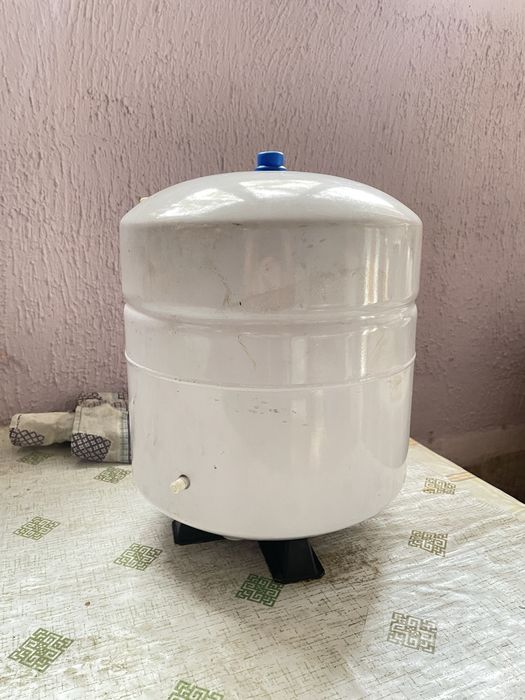 Бак для воды 8 л (примерно)