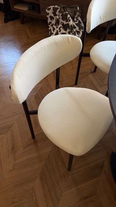 Продам стулья новые