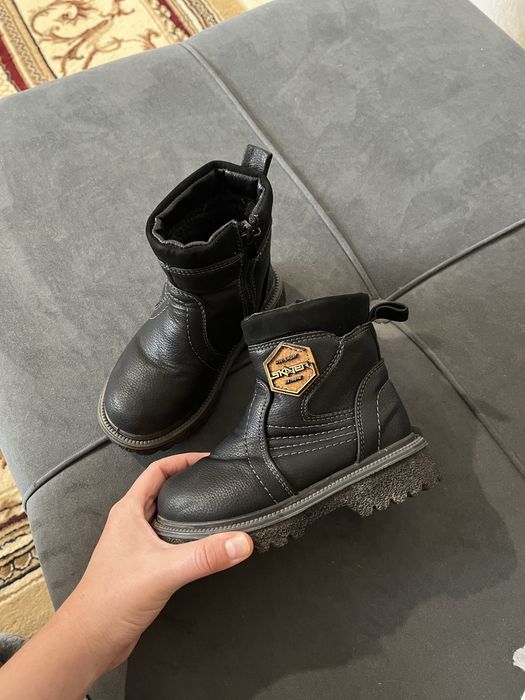 Отдам даром детскую обувь и одежду