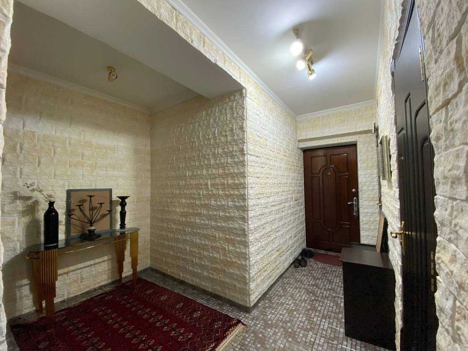 Сдаю квартиру 4 ком Метро Космонавты