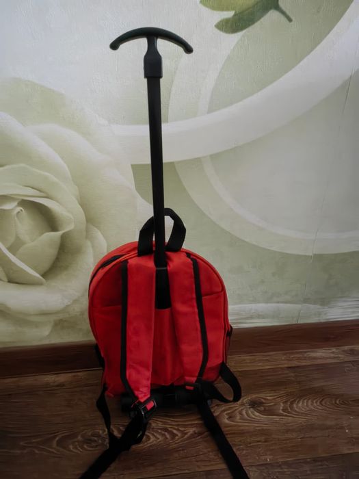 Рюкзак на колесиках