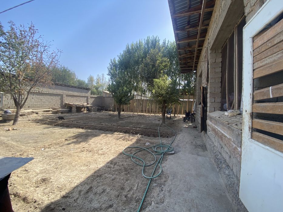 Nazarbek to’qimachi uy sotiladi