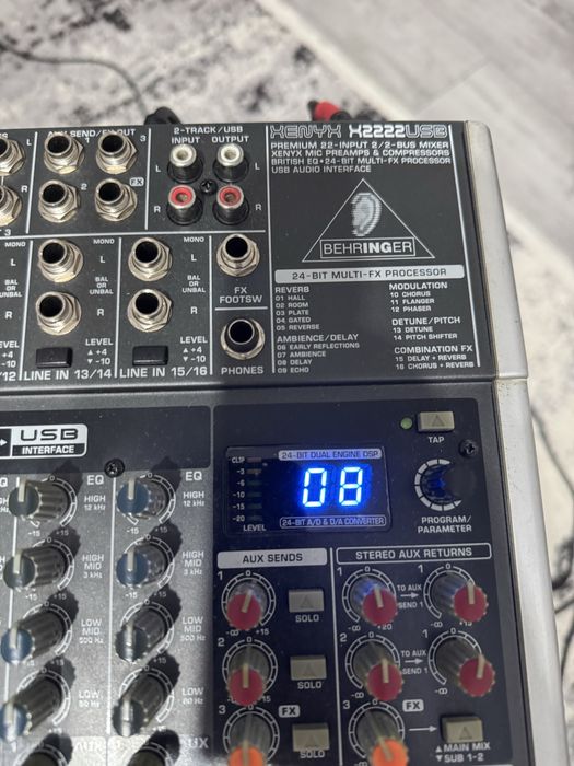 Mixer Behringer Xenyx X2222
