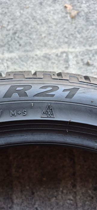 4 anvelope iarna Pirelli,fata 265/40/21,spate 295/35/21.Pret/bucata