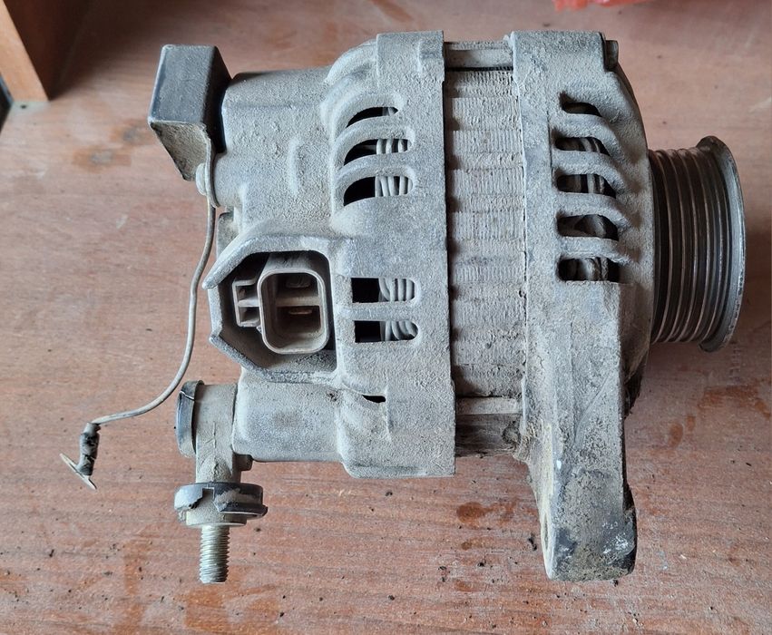 Ппродам генератор на nissan primerа p 10