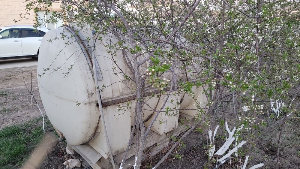 Емкость для воды 2000л пластиковая