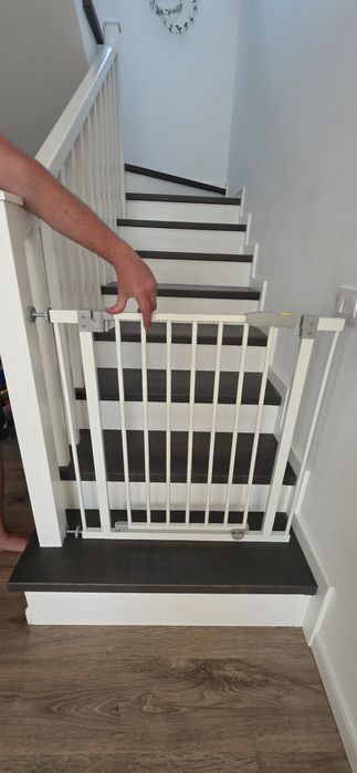 Vând 2 porți siguranta scari