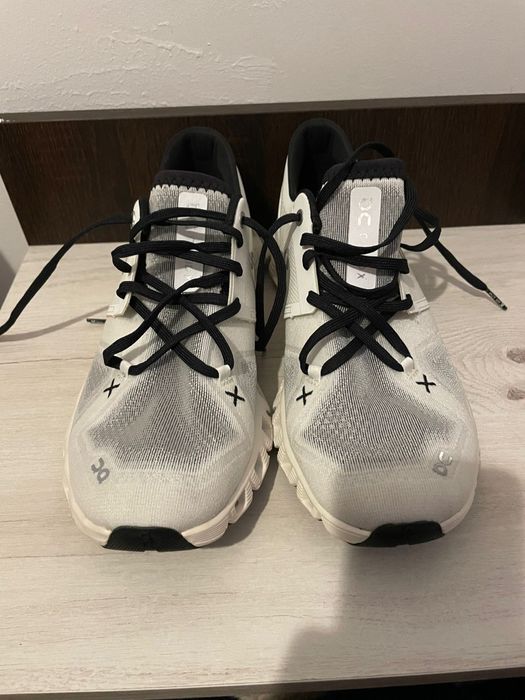 Se vând Adidasi cloud X