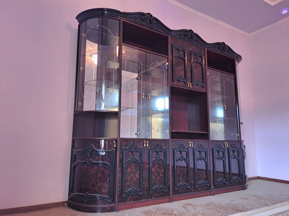 Stenka mebel sotiladi