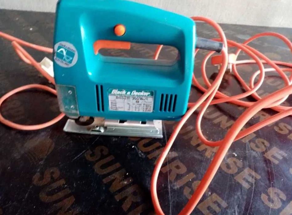 Зеге, прободен трион бляк енд декер перфектно