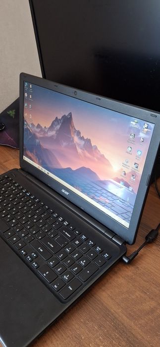 Ноутбук Acer Aspire e1