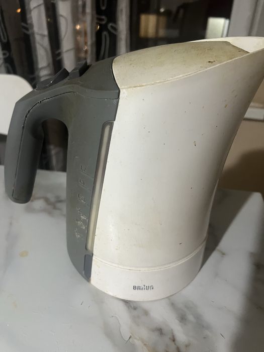 Продаю электрочайник на запчасти.