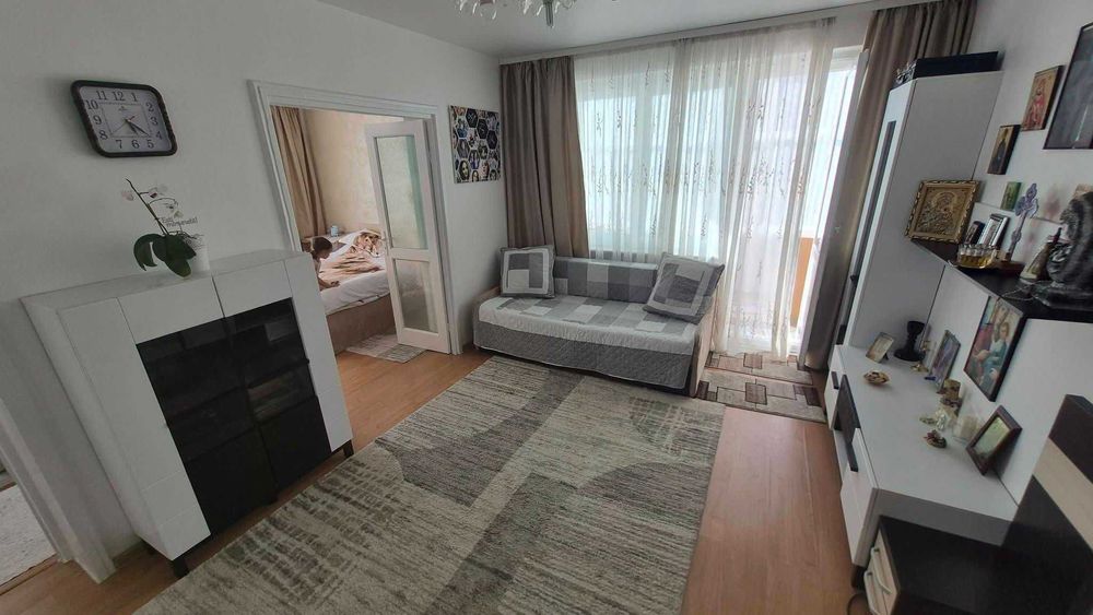 Apartament 3 camere in Onesti, langa primarie, etaj 2/4.