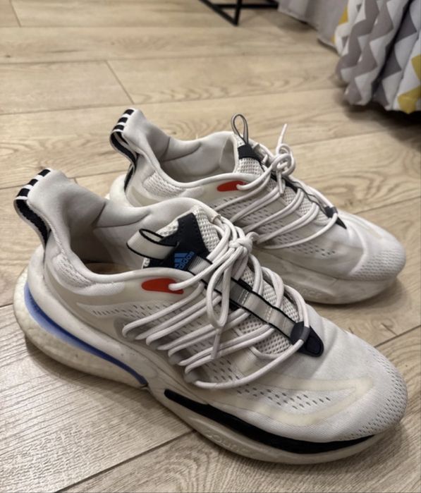 Adidas Alphaboost v1