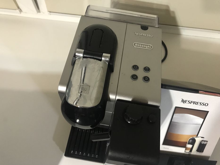 Nespresso капсульная кофемашина