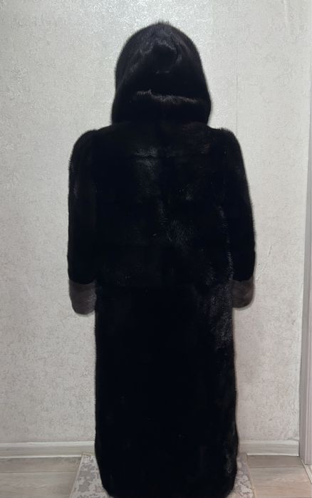 Продаю норковую шубу