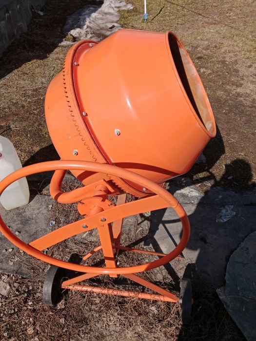 Продается бетономешалка