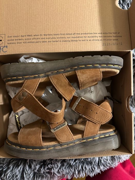 Dr Martens Gryphon Tumbled Nubuck сандали