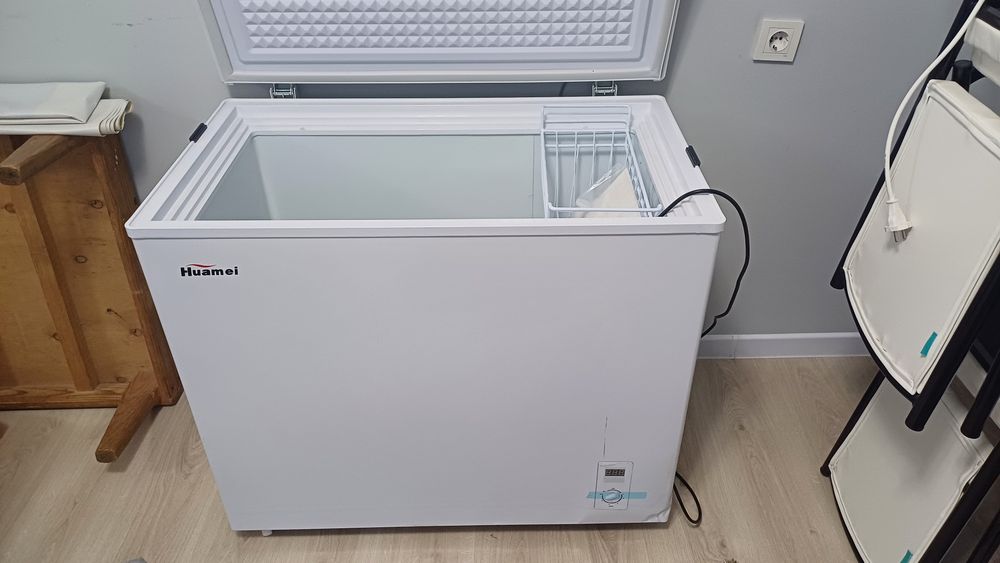 Продается морозильник  Huamei