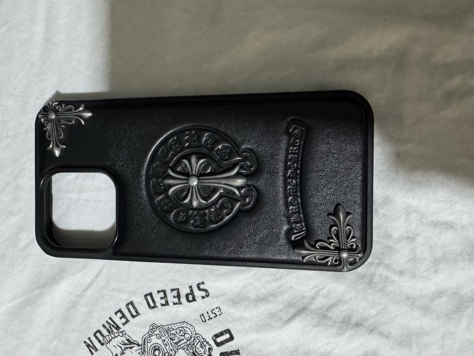 Чехол премиум для iPhone 15 Pro Max — Кожаный кейс Chrome Hearts