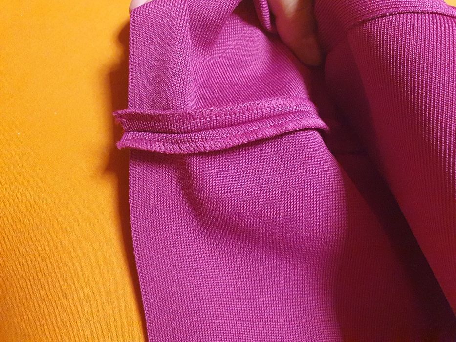 Fusta din elastic dur, nou-nouță,  superba!