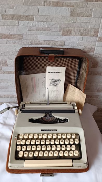 Стара пишеща машина Марица 12 - Made in Bulgaria - 1976г