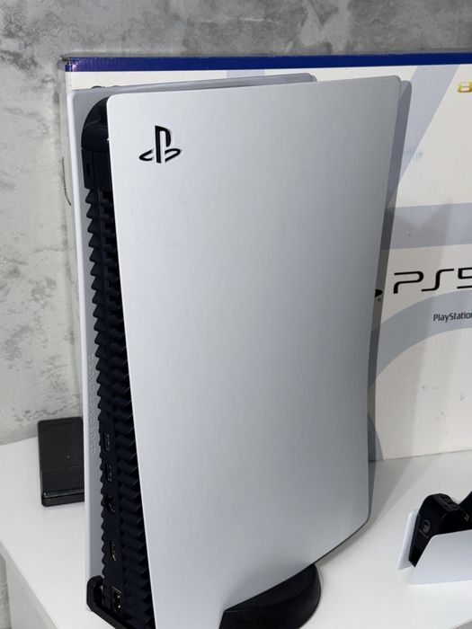 Плейстейшен 5 PS5
