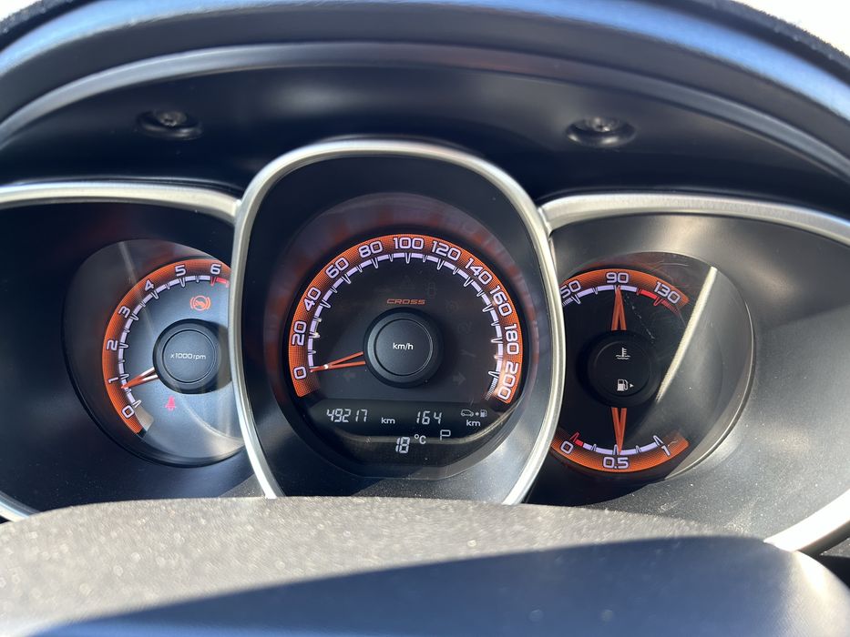 Продам Весту кросс