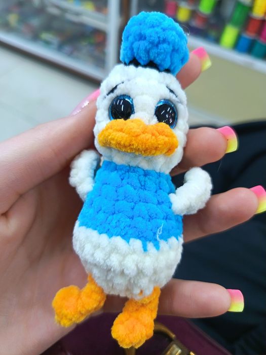 Вязаная игрушка доноль дак